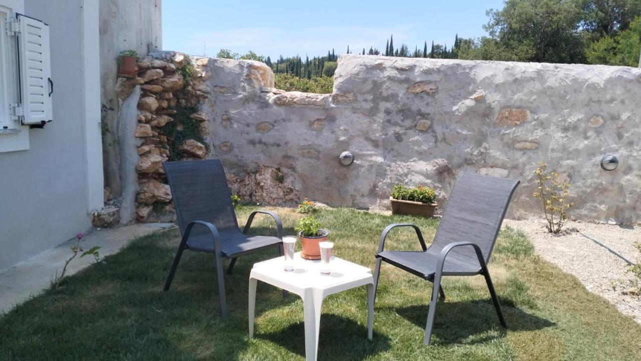 Villa Vikou House Yírion Exterior foto